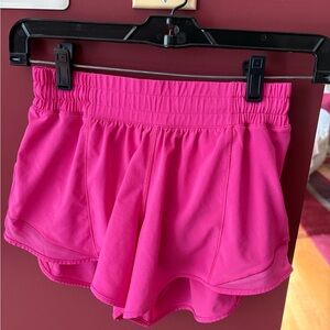 Lululemon Hotty Hot Low-rise short 2.5” - size 4